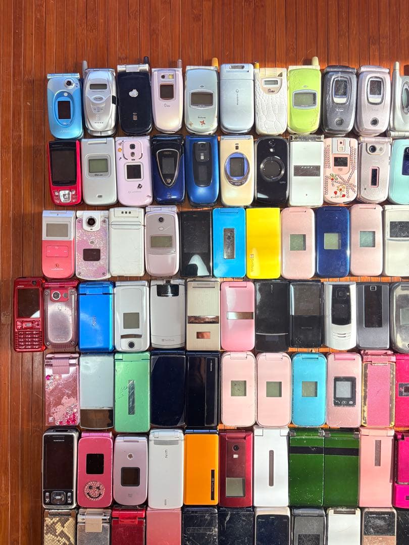 ガラケー動作未確認 キャリア 機種 色々 ジャンク 100台