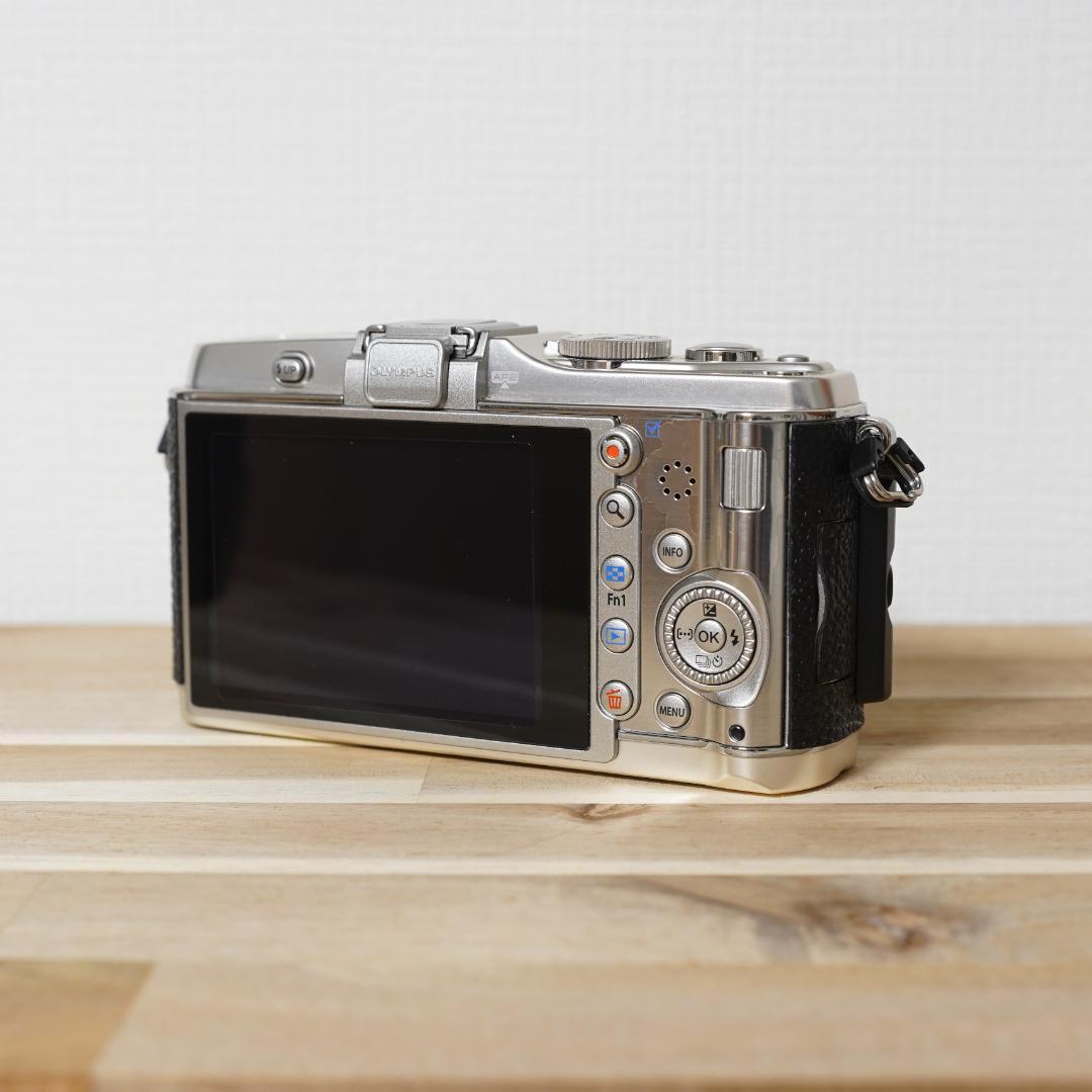 【完動品】OLYMPUS ミラーレス一眼 PEN E-P3シルバー
