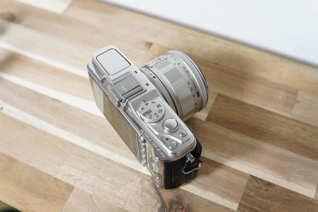 【完動品】OLYMPUS ミラーレス一眼 PEN E-P3シルバー