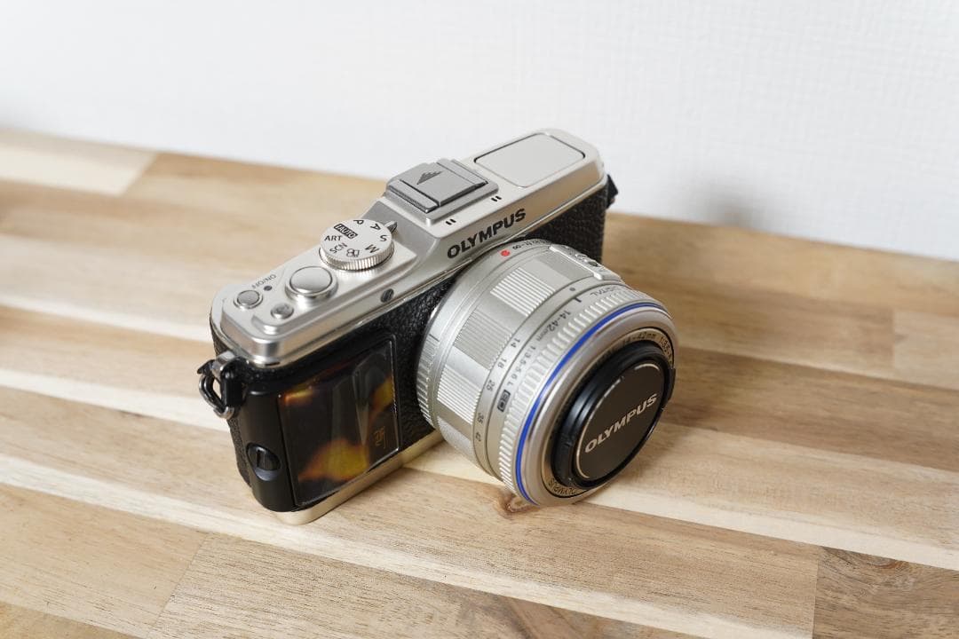 【完動品】OLYMPUS ミラーレス一眼 PEN E-P3シルバー