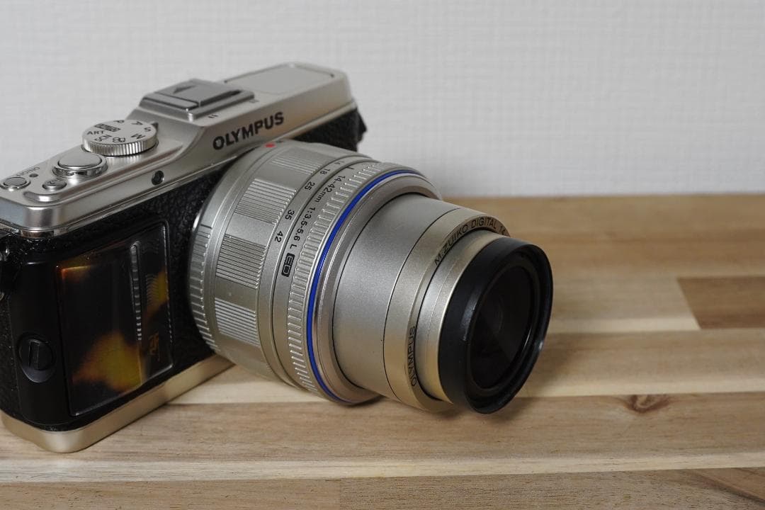 【完動品】OLYMPUS ミラーレス一眼 PEN E-P3シルバー