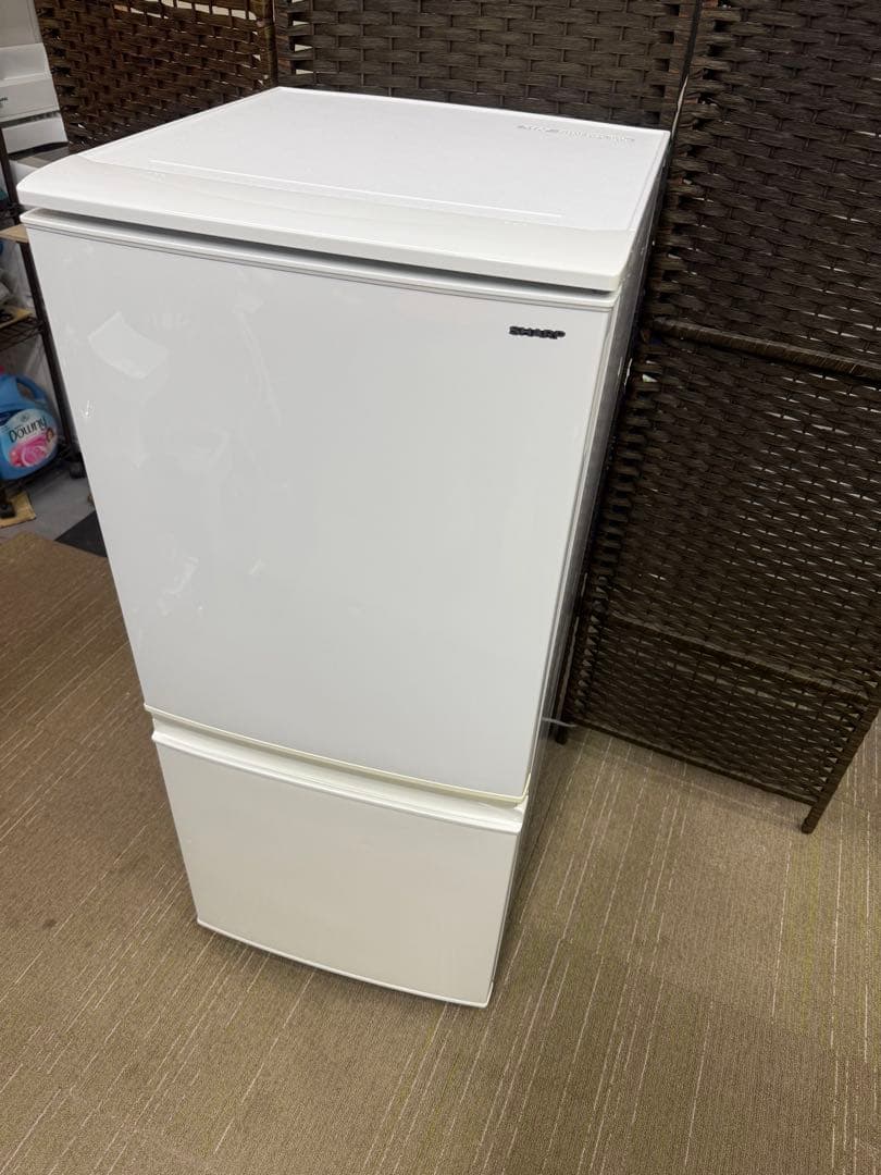 【洗浄消毒作業済】SHARP 137L 冷凍冷蔵庫　SJ-DA14D-W
