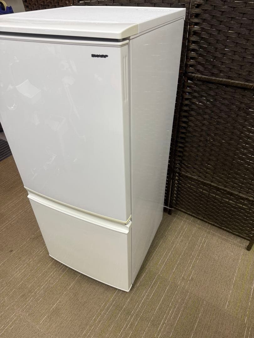 【洗浄消毒作業済】SHARP 137L 冷凍冷蔵庫　SJ-DA14D-W