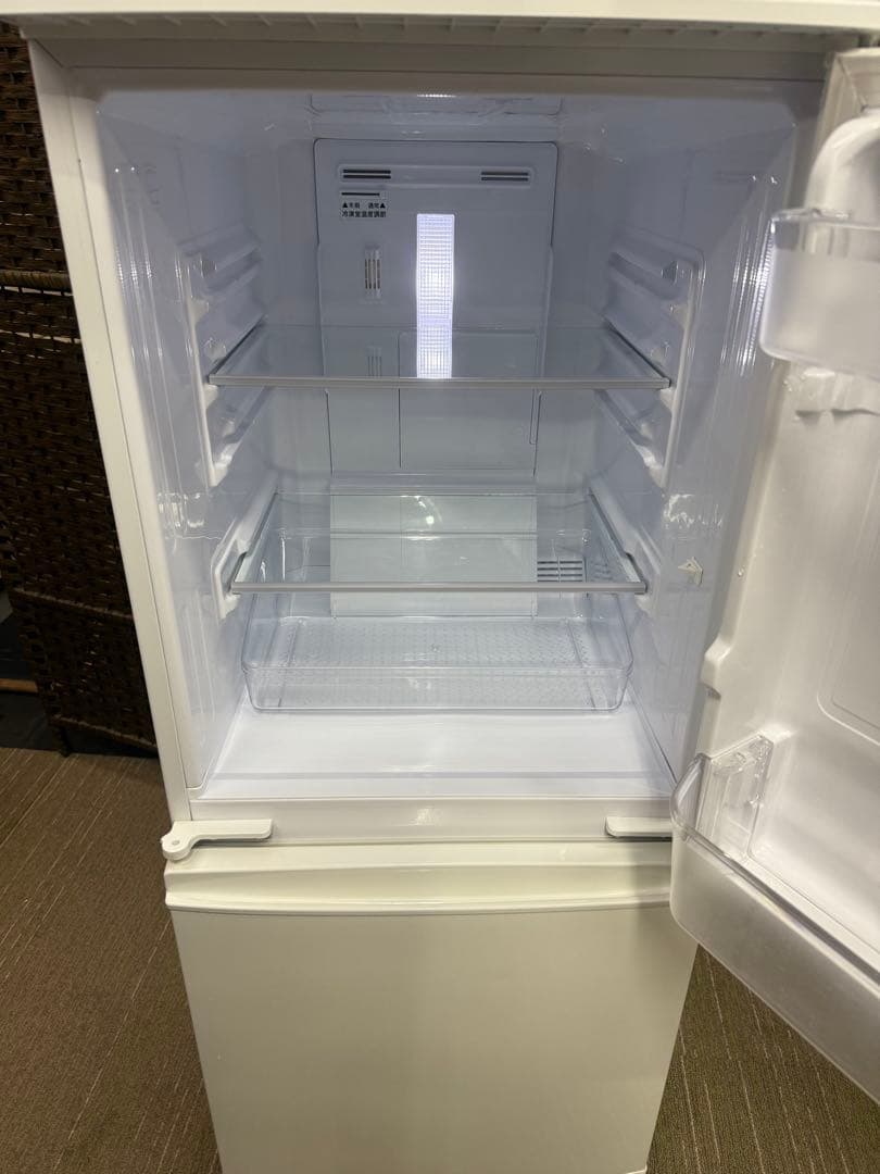 【洗浄消毒作業済】SHARP 137L 冷凍冷蔵庫　SJ-DA14D-W