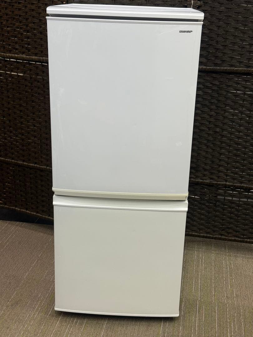 【洗浄消毒作業済】SHARP 137L 冷凍冷蔵庫　SJ-DA14D-W
