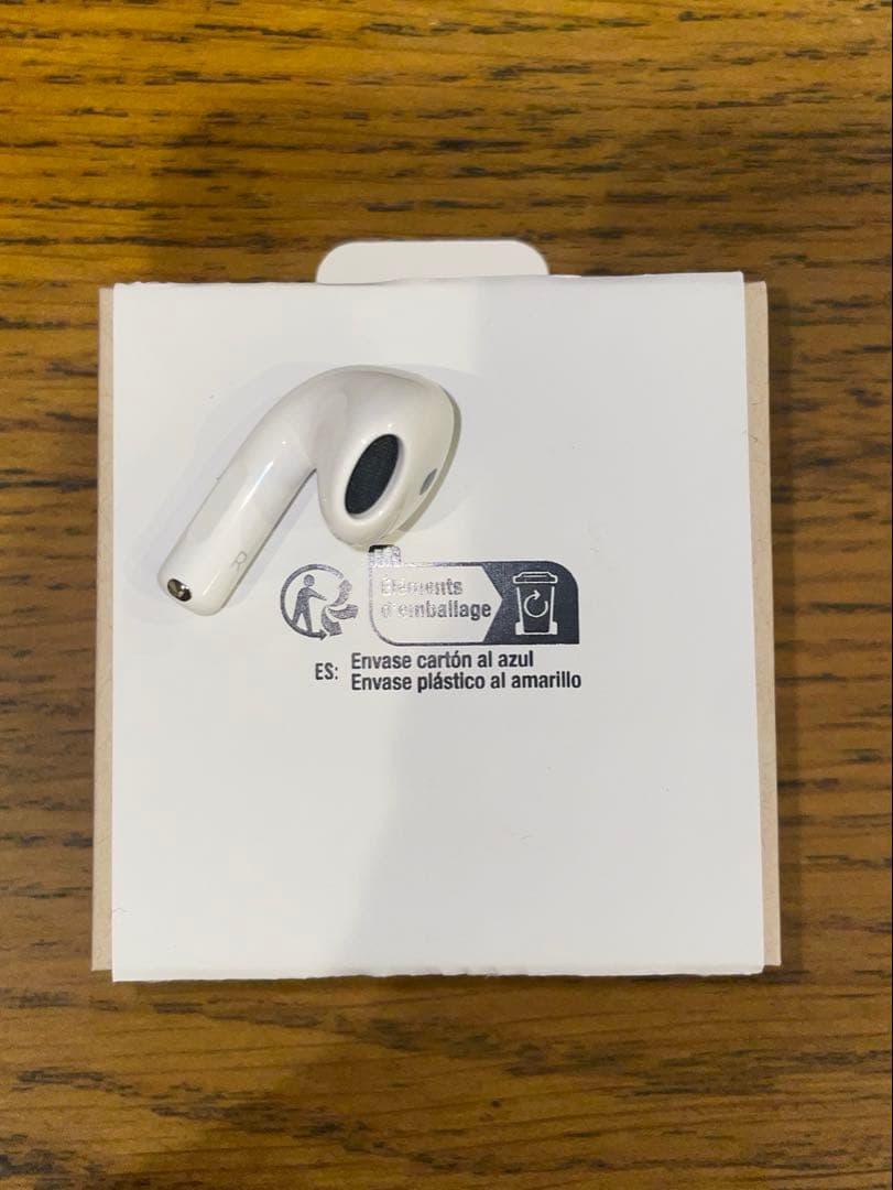 [純正品] AirPods 4 右耳 新品未使用