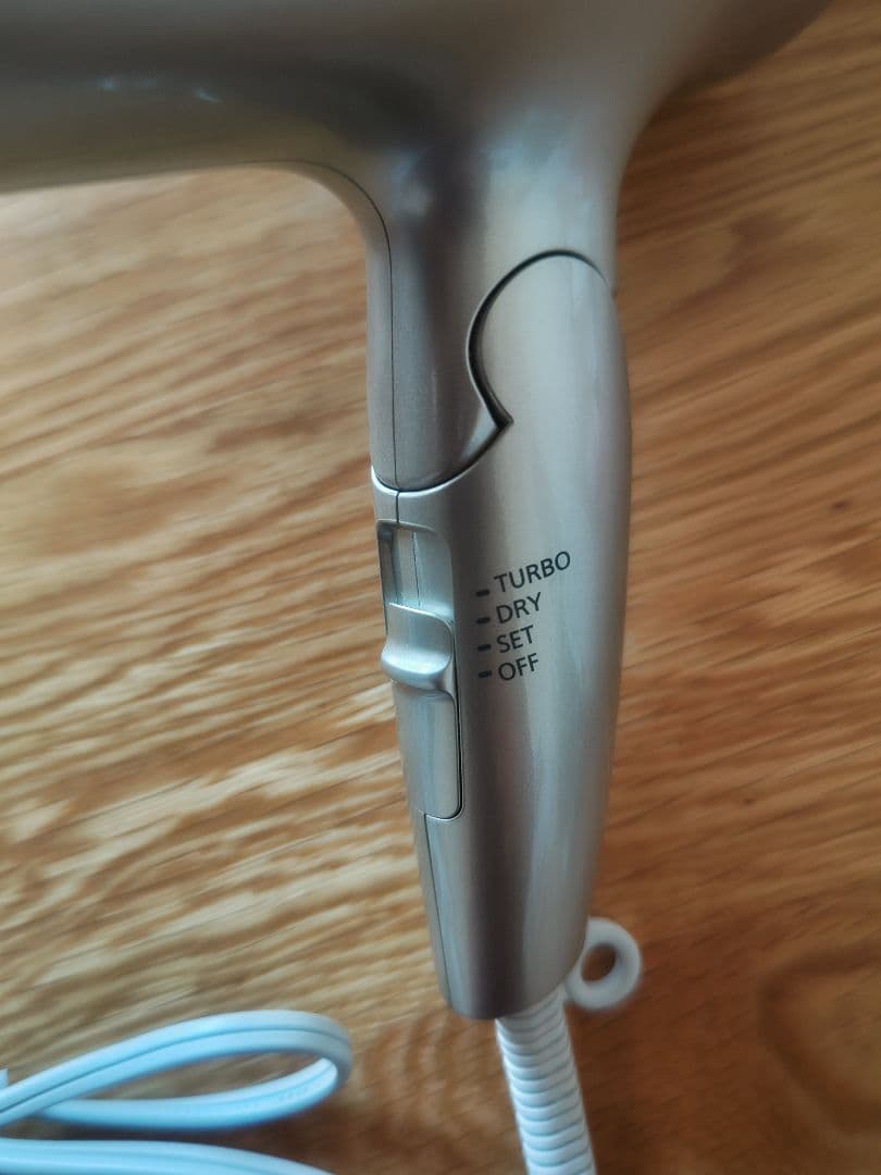 パナソニック ドライヤー ナノケア　23年製