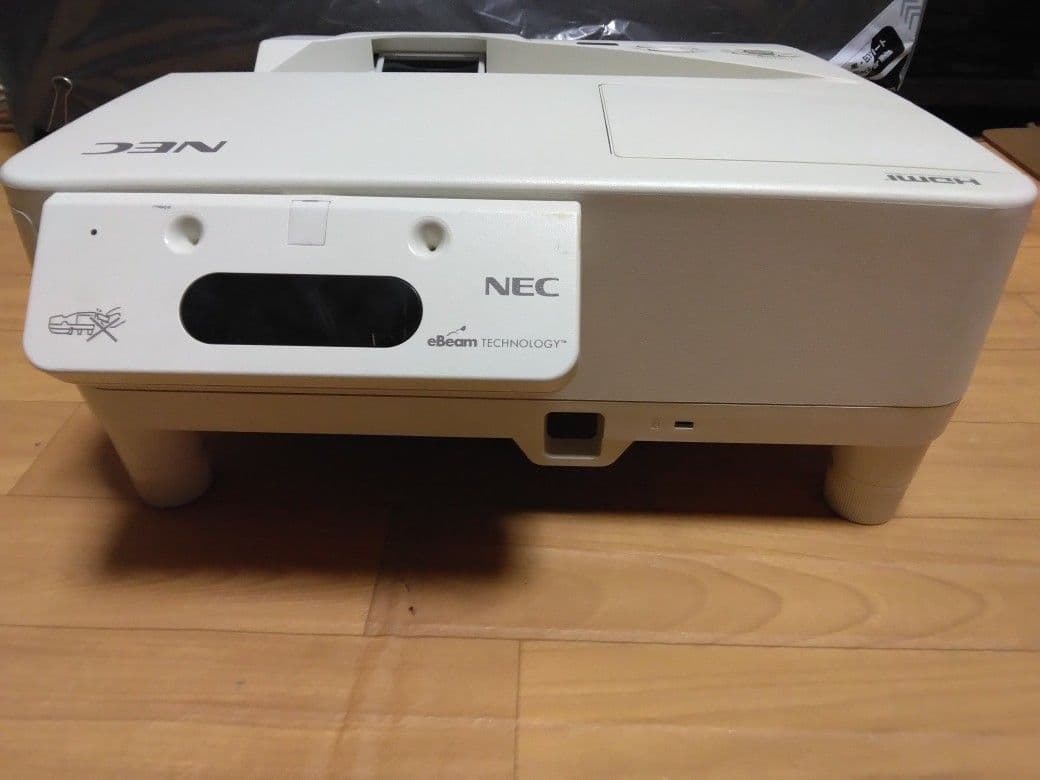 NEC 超短焦点プロジェクター NP-UM330WJL