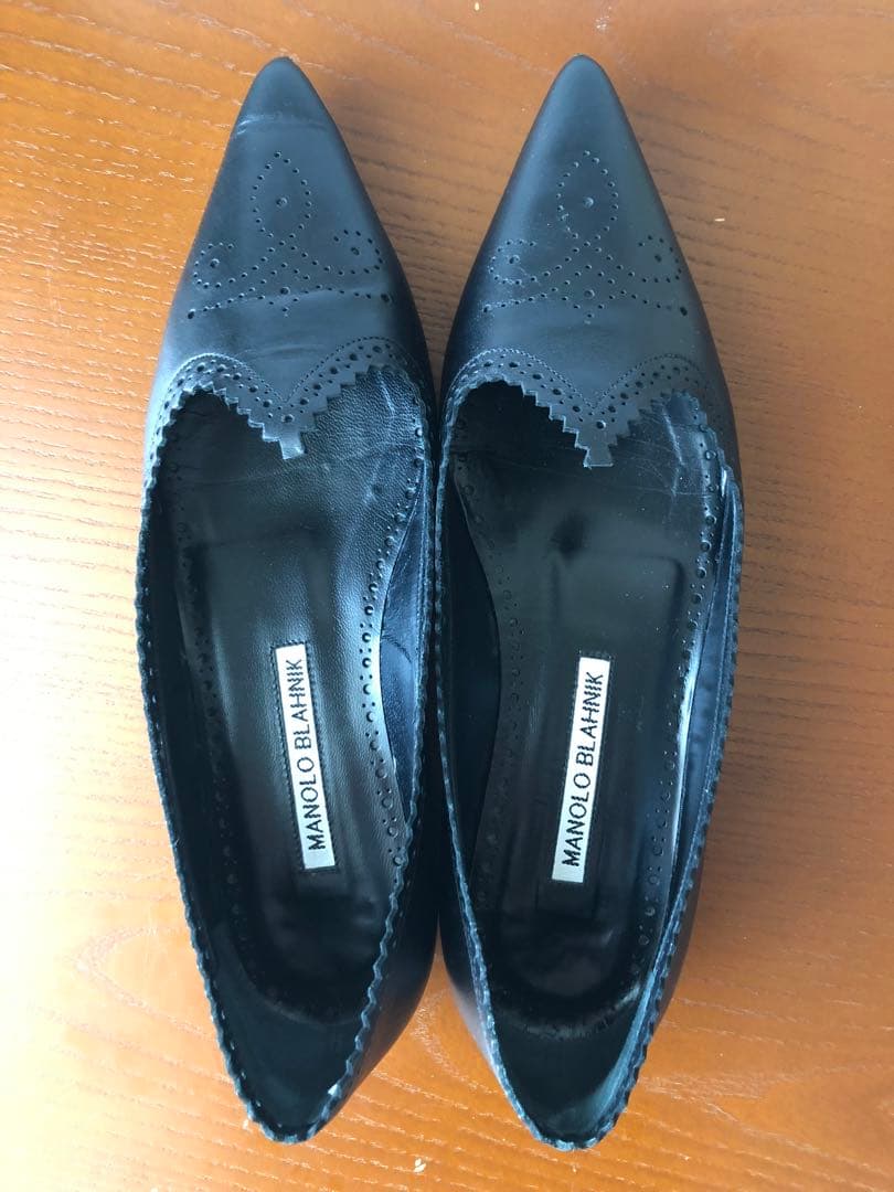 【新品同様品】マノロブラニク カーフ革 ポインテッド 黒 35