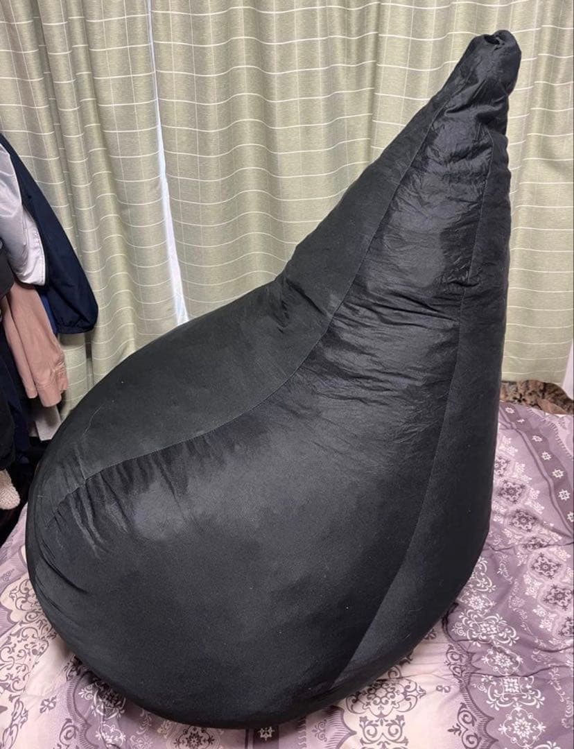 黒いビーズクッション ドロップ型 ラブブ