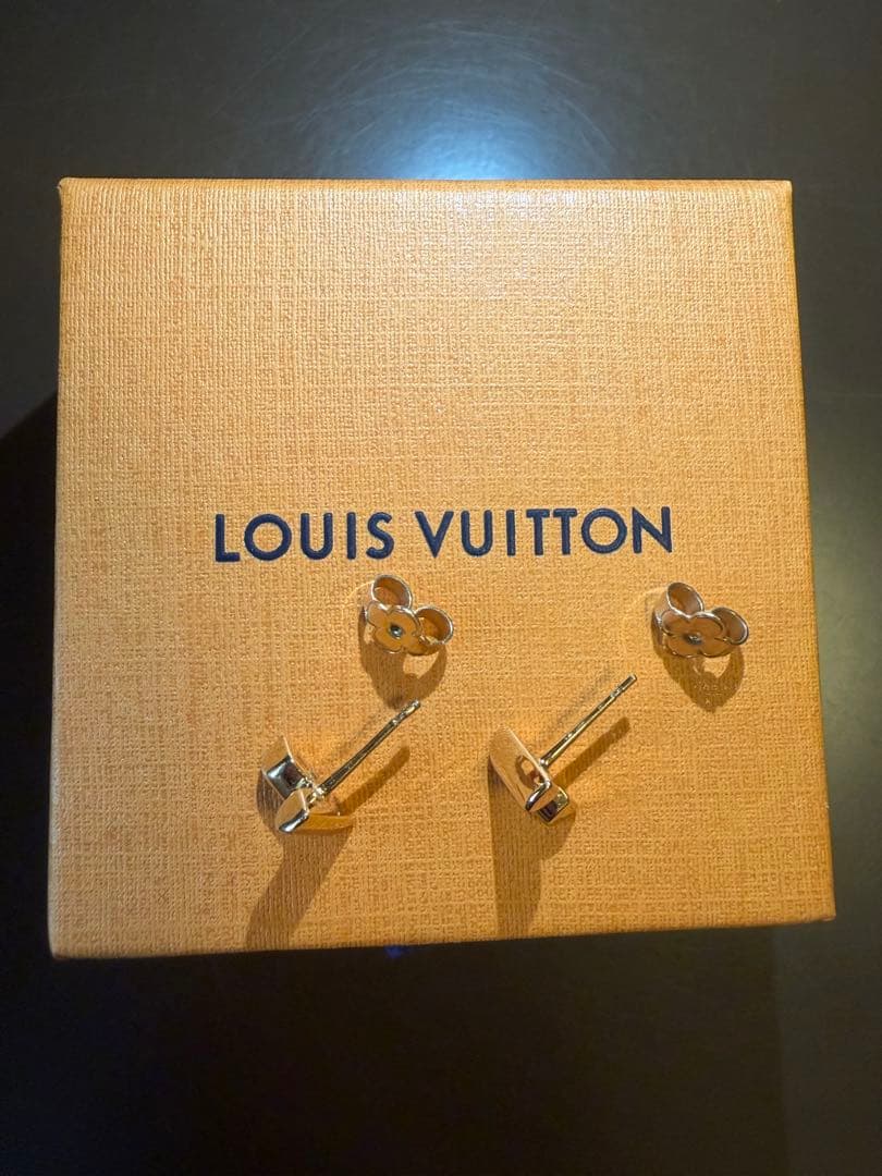Louis Vuitton ピアス　エセンシャル V