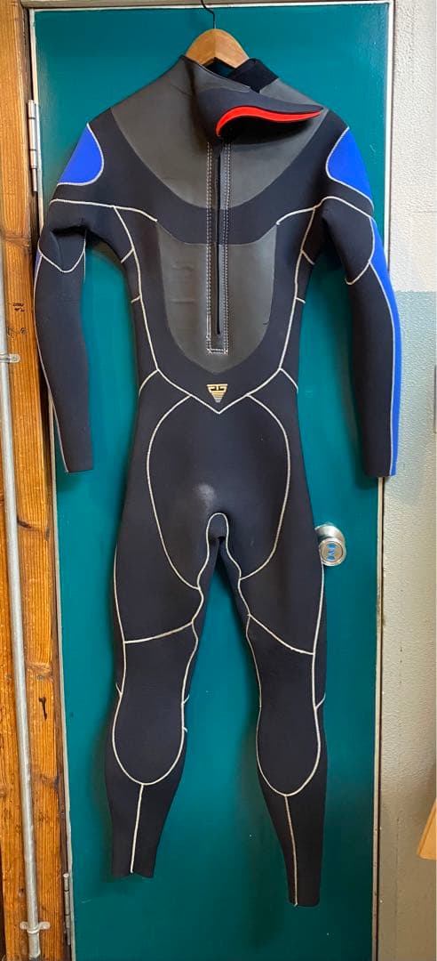 ☆老舗人気ブランドDOVE 3㎜ フルスーツ　最高級テクニカルスーツ　USED