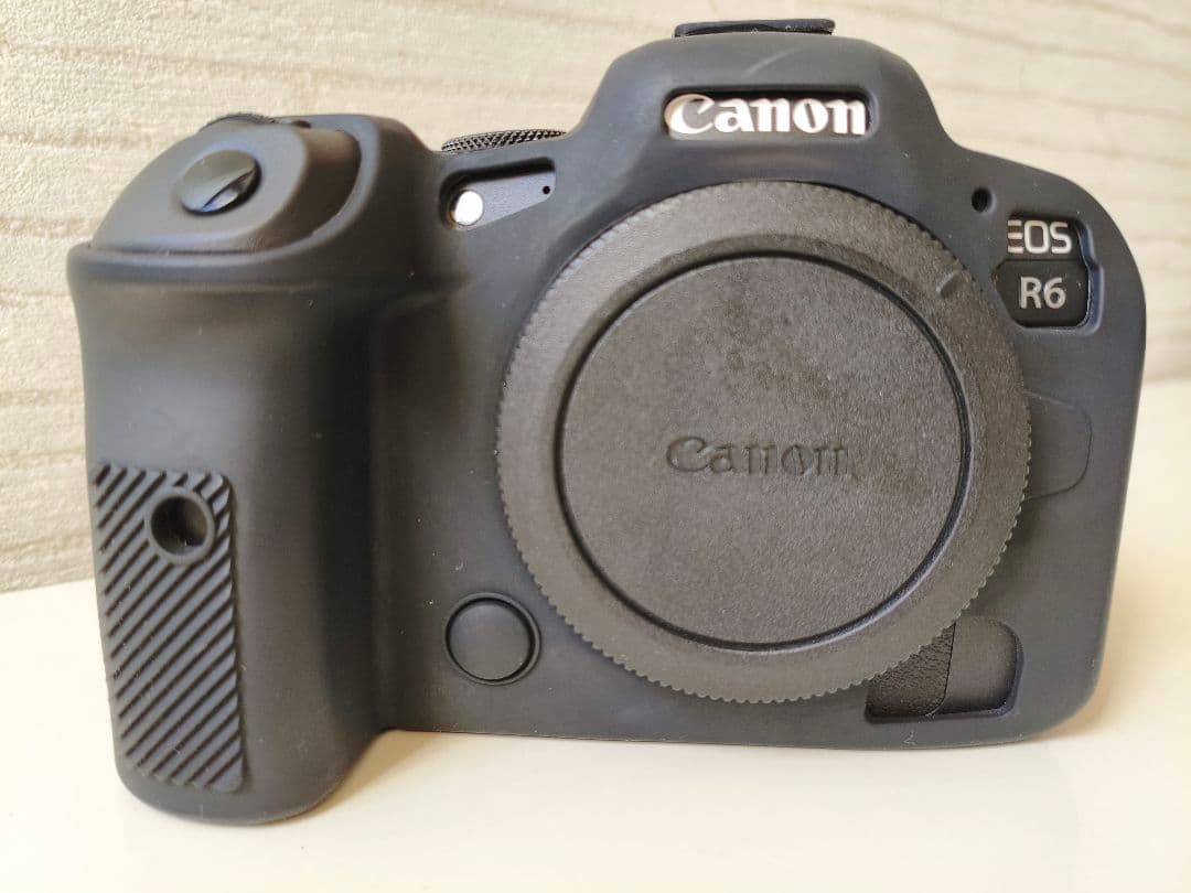 【極美品】キヤノン EOS R6ボディ カバー付 11,000シャッター以下