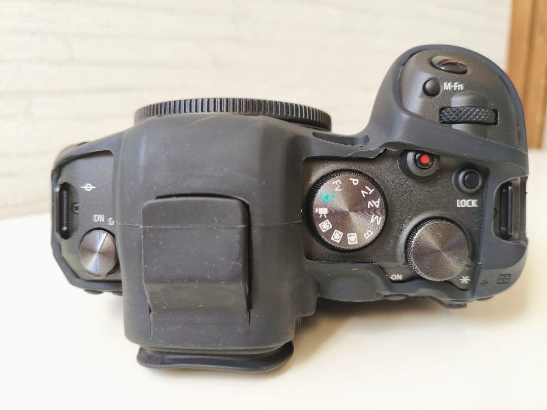 【極美品】キヤノン EOS R6ボディ カバー付 11,000シャッター以下