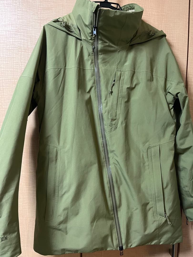 burton wms レディース Gore-Tex ジャケット　カーキ