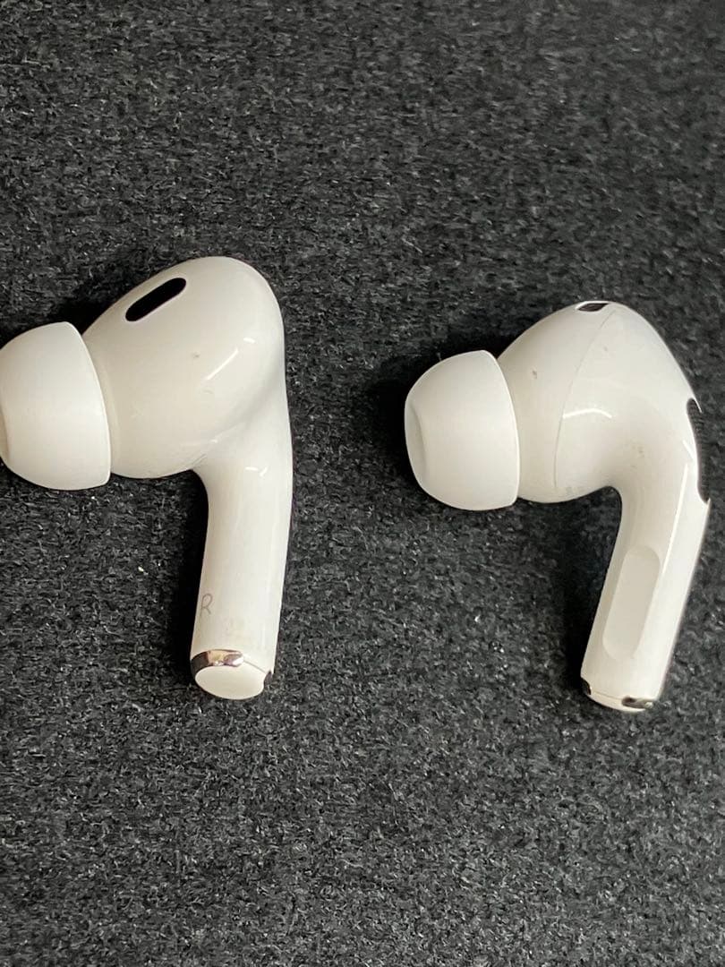 AirPods Pro（第2世代 後期/USB-C Type-C） ケース付き