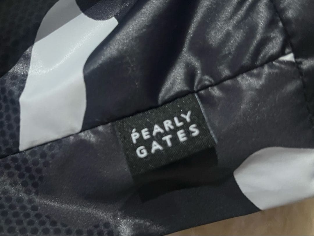 パーリーゲイツ　ダウンジャケットブラック・ホワイト迷彩柄　サイズ4