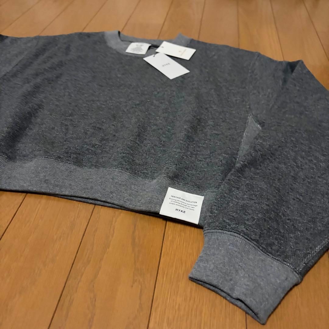 HYKE 》クロップド スウェット