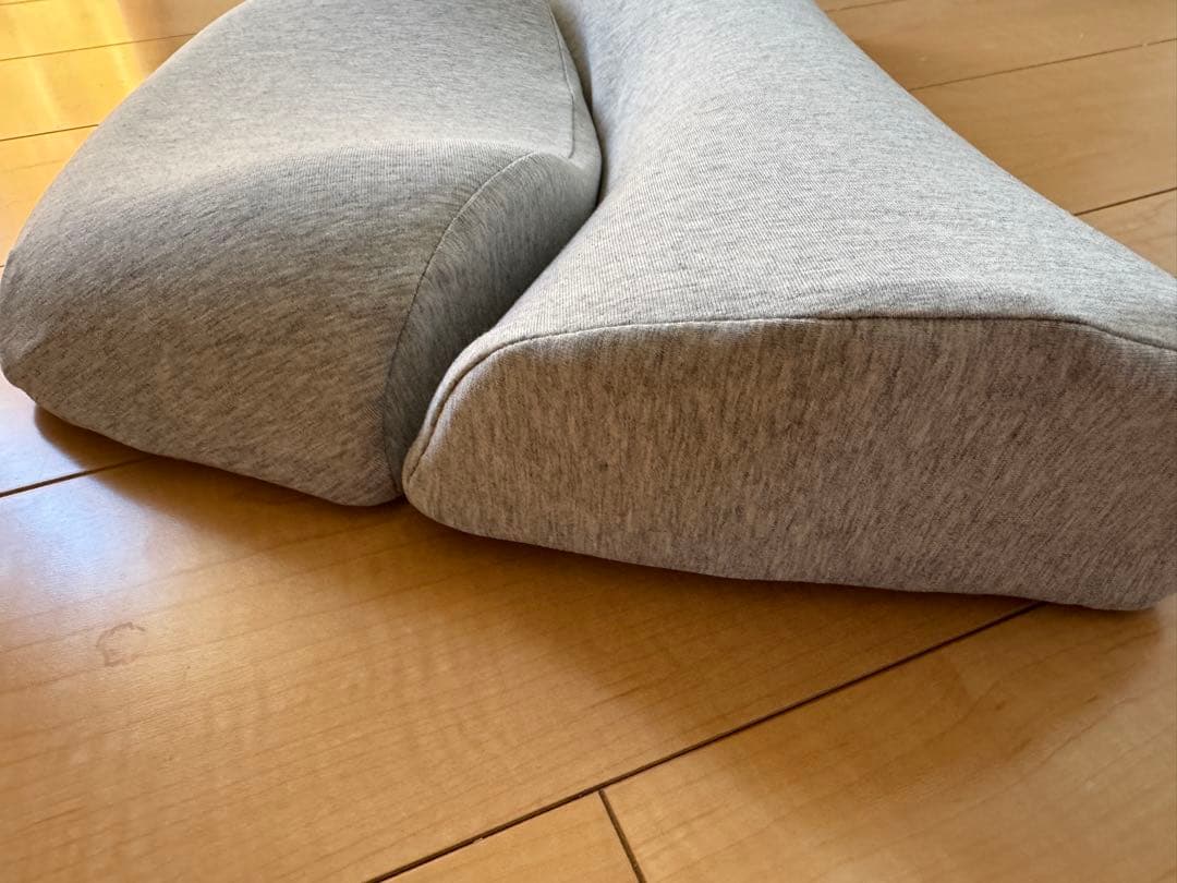 首と肩のことだけを考えたダブル枕　サバキューストア　専用枕カバー（新品）付き