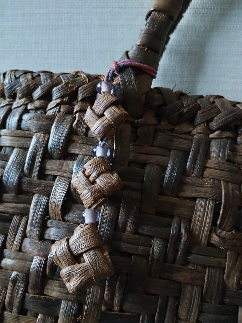 山葡萄のスマホ入れとチャーム