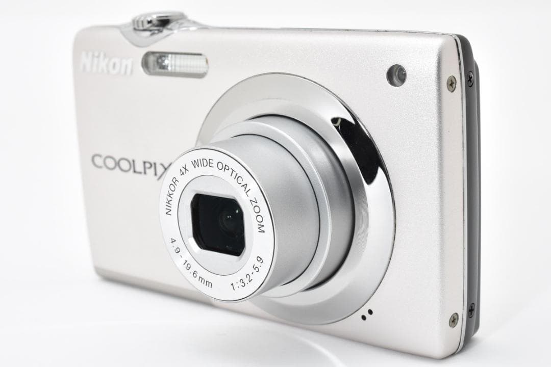 【お値下げ歓迎・美品】　Nikon COOLPIX S3000 シルバー