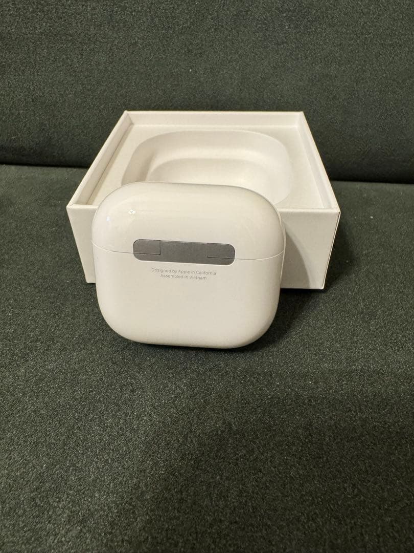 Jin　AirPods4 ノイズキャンセリングなし