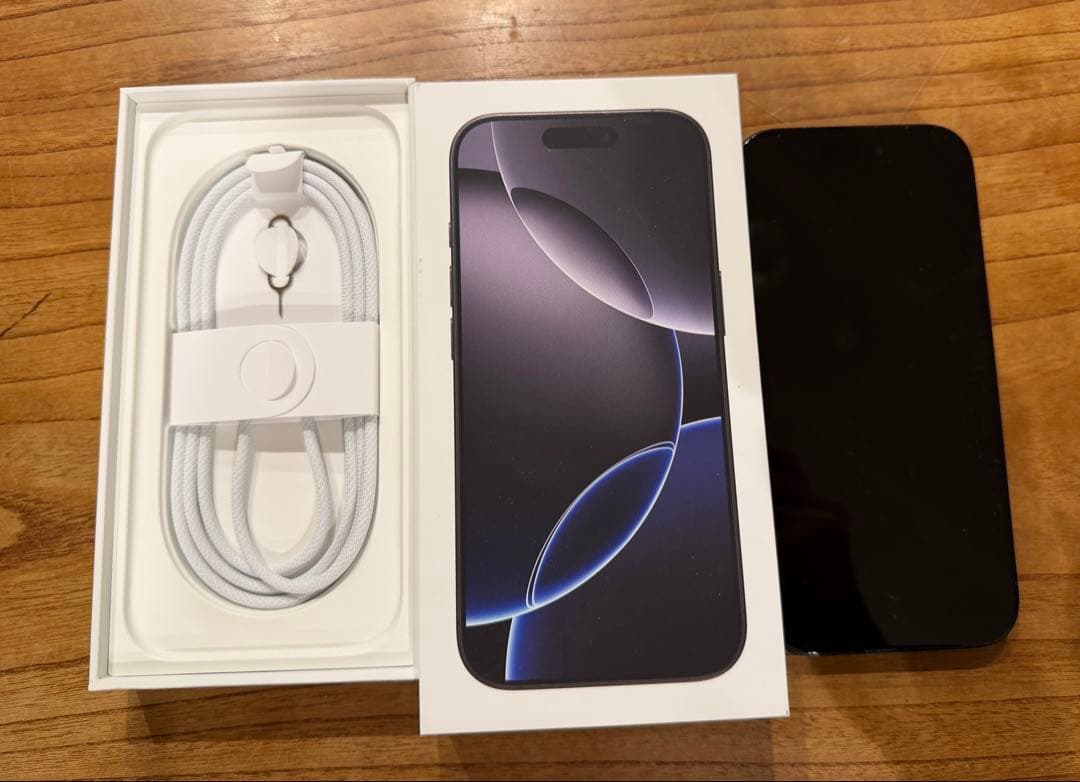 【美品】　iPhone16Pro 256GBブラックチタニウム SIMフリー