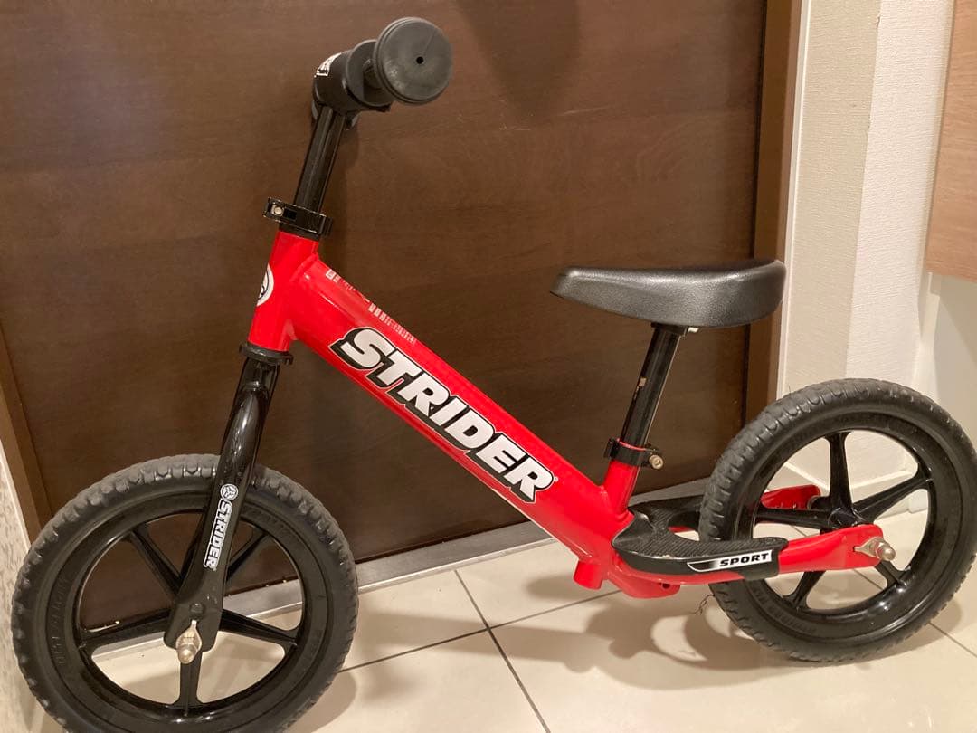 ストライダースポーツモデル　赤