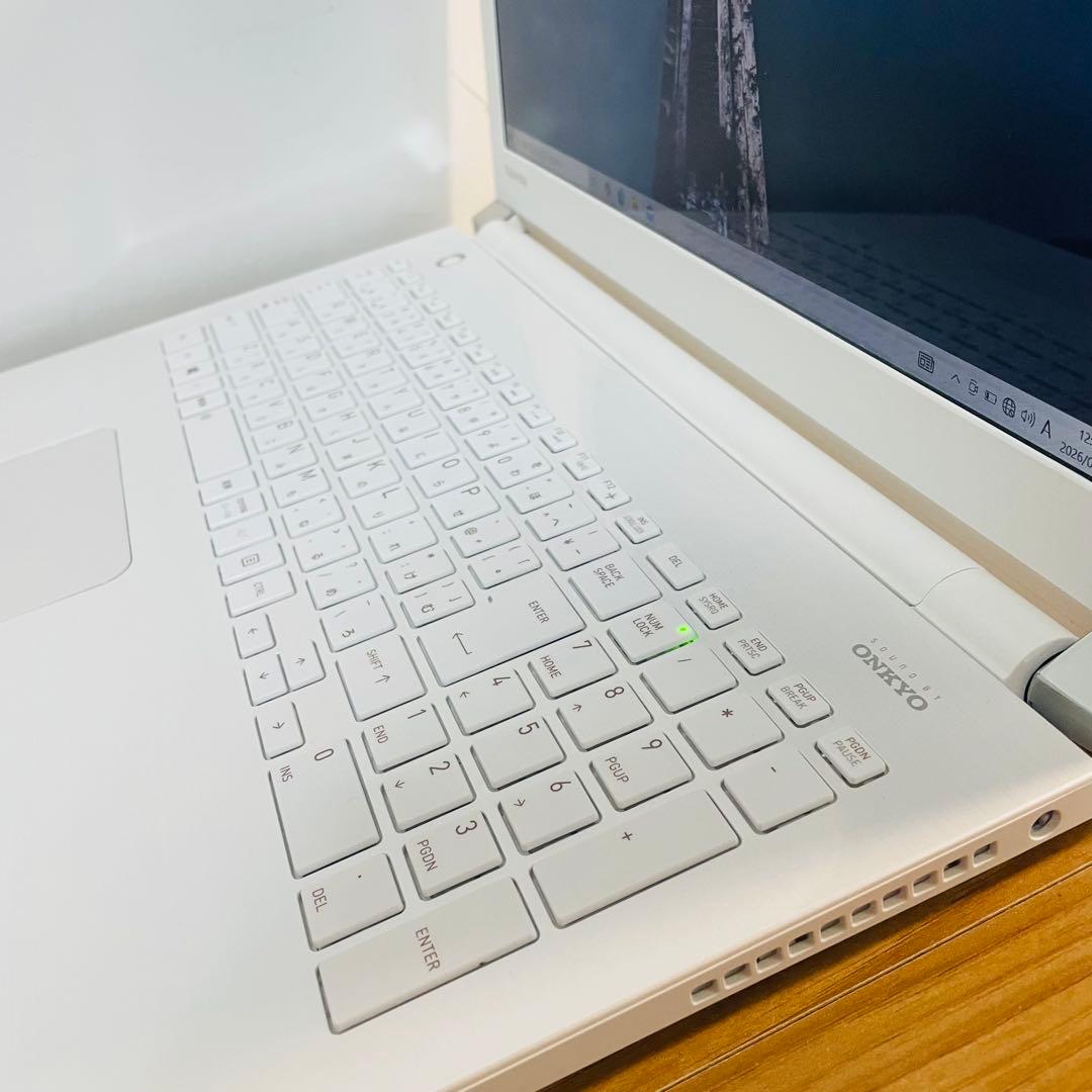 人気美麗ホワイト設定済すぐ使えるメモリ8SSD256ギガカメラWin11オフィス