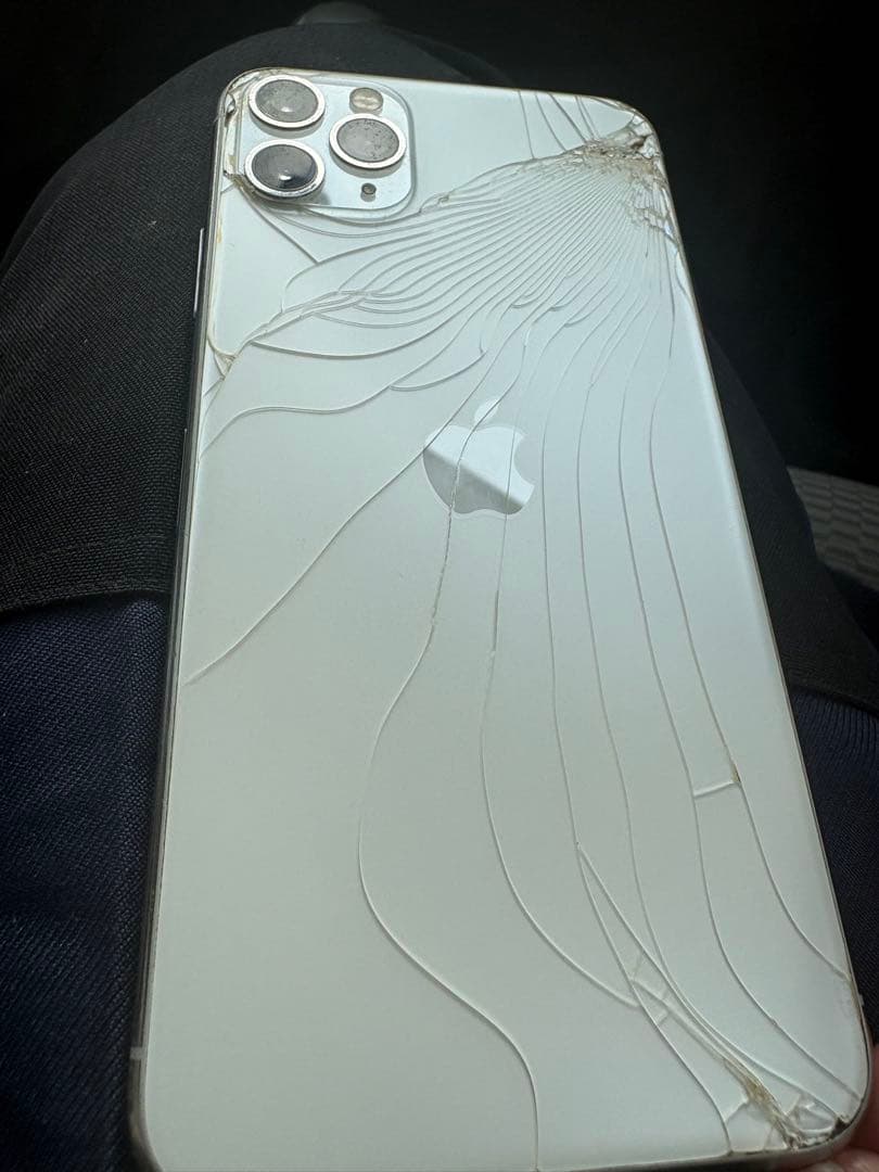 iPhone 11 Pro シルバー 背面ひび割れ　ジャンク