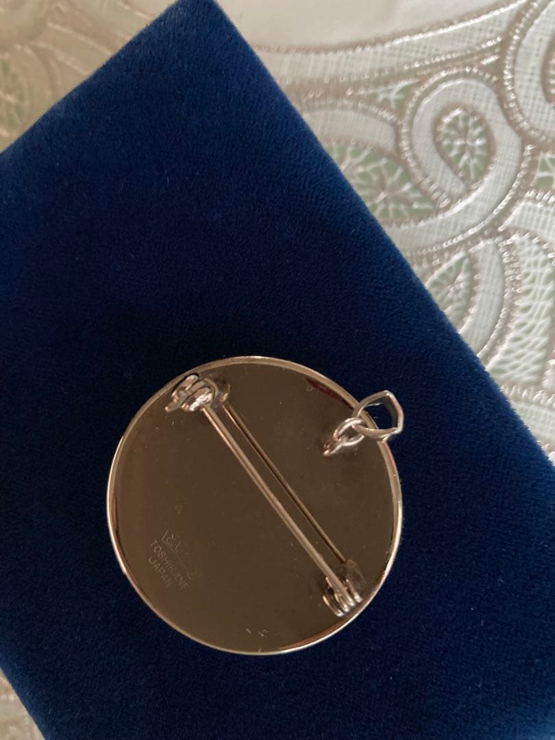 俊兼　トシカネ　としかね 有田焼　花　薔薇　金彩　ブローチ　ペンダントトップ