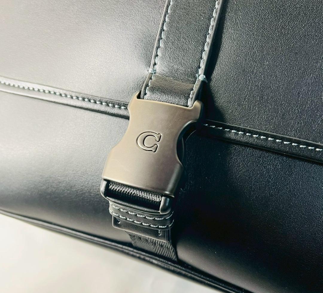 【新品 未使用】COACH コーチ ショルダーバッグ ブラック CU042