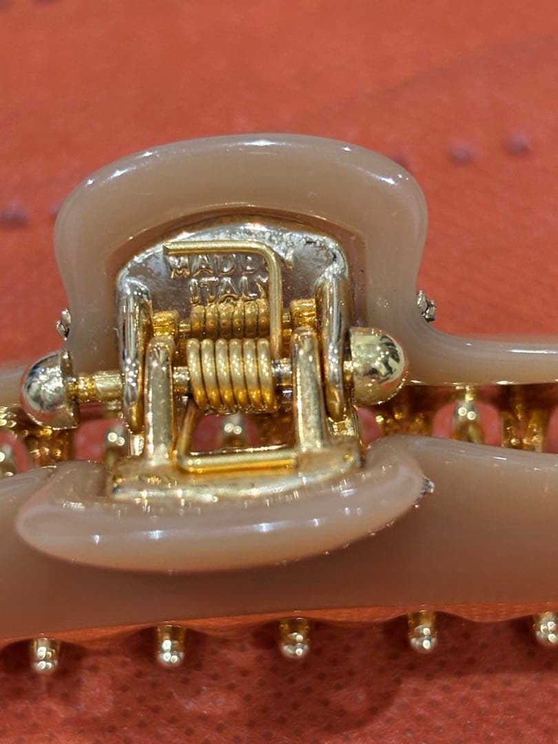 acca アッカ 超美品 ベージュ ヘアクリップ ストーン付き