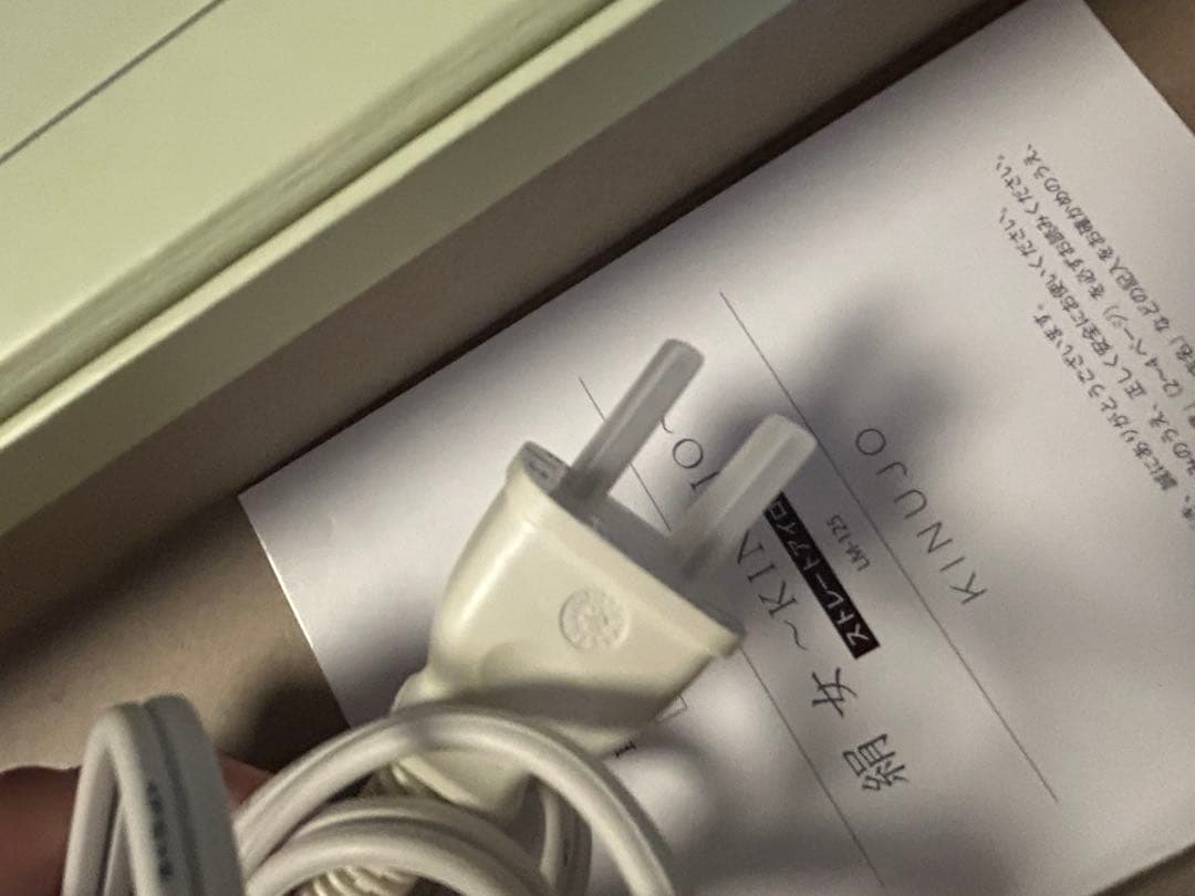 専用！ほぼ未使用＊付属品完備 KINUJO 絹女 ストレート アイロン ホワイト