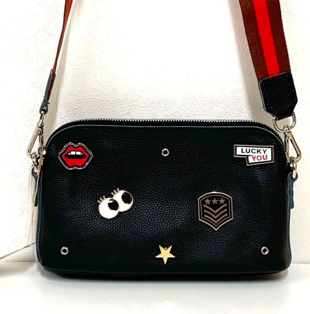 ペシンシャ バッジモチーフレザーショルダーバッグ