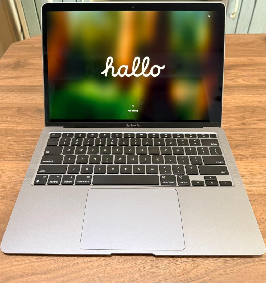 【美品】Apple MacBook Air (M1, 2020)