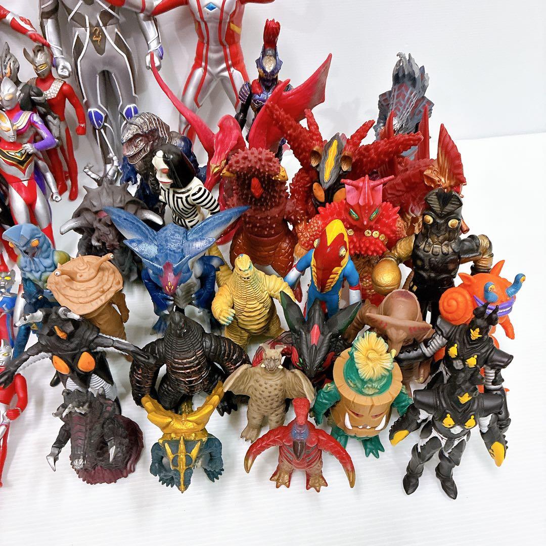 Anybuy公式アカウント1号機様 ウルトラマン ソフビ 89体 怪獣あり