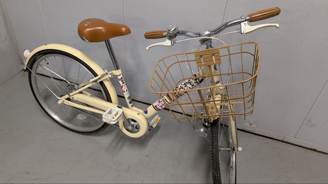 子供用自転車 クリーム色 金属バスケット