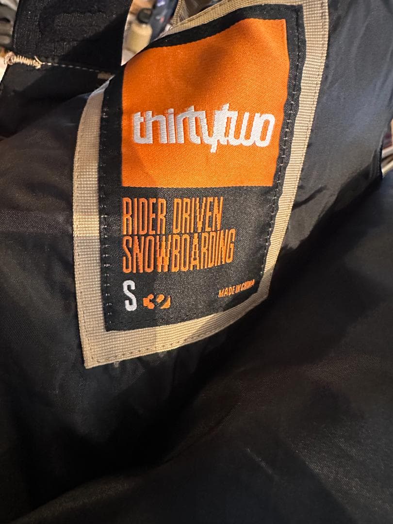 スノーボードウエアー　パンツ　THIRTYTWO 32 レディース　ビブパンツ