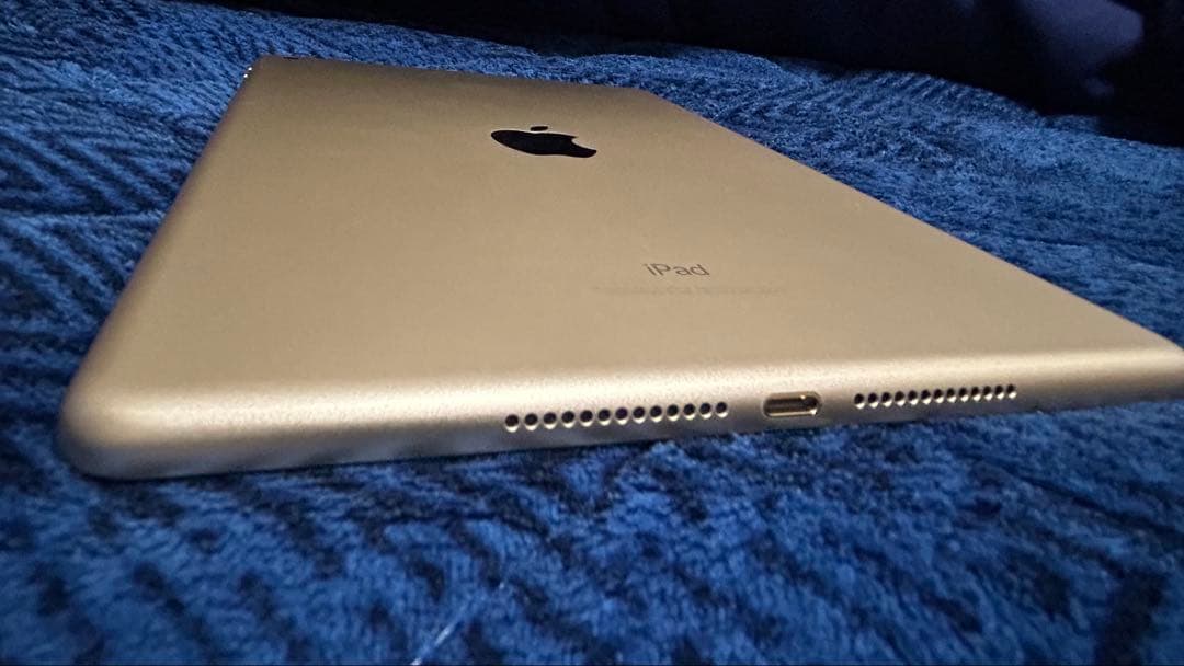 （割と美品）iPad 9.7インチ 第5世代 Gold 32GB WiFiモデル