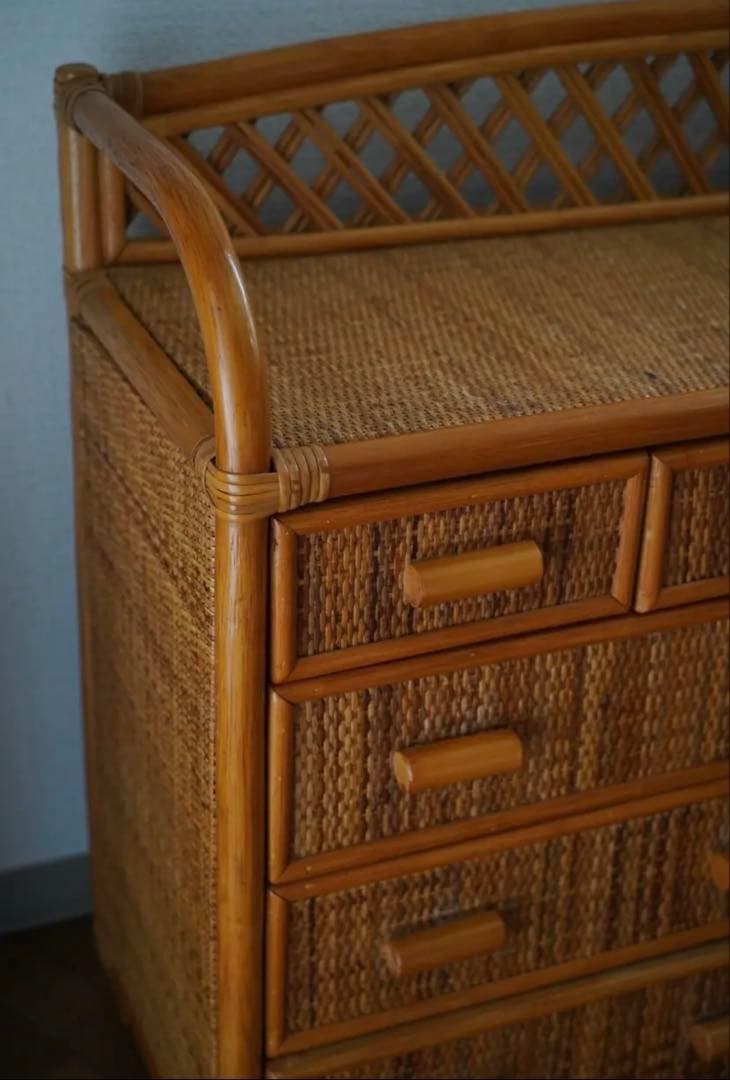 ヴィンテージ　横長のラタンチェスト