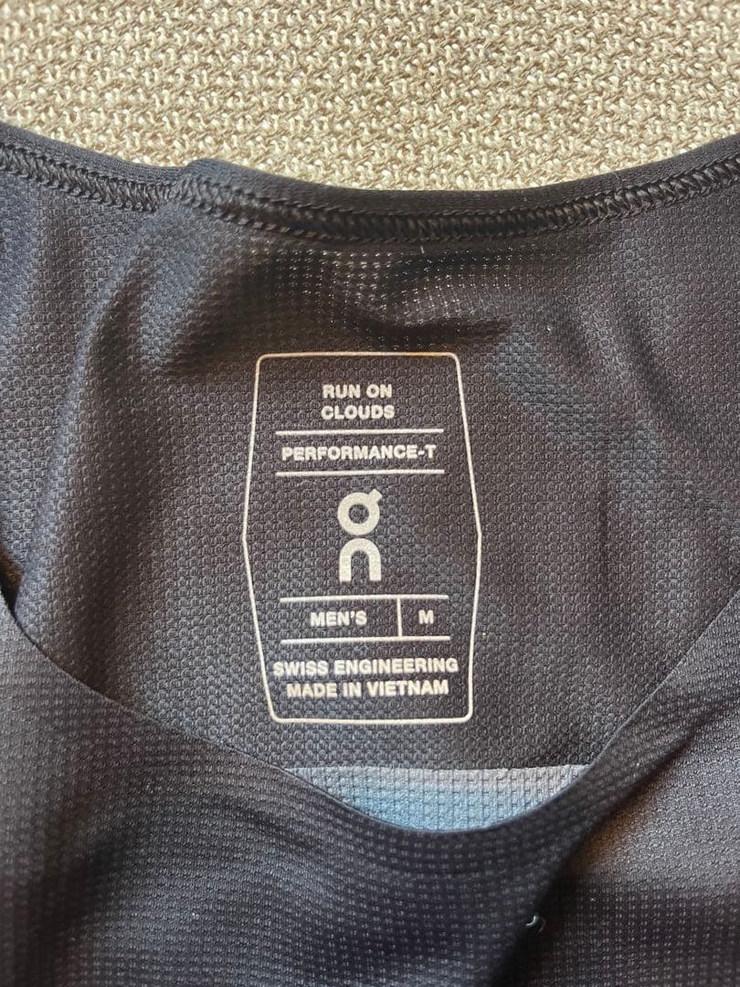 ON performance t ランニング　ウェア　上下　セット