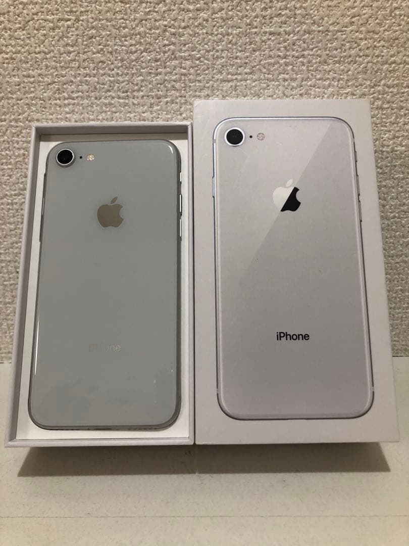 美品 Apple iPhone 8 シルバー SIMロック解除済み