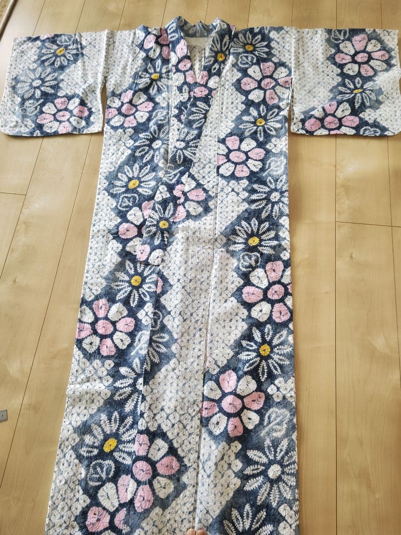 有松絞り　浴衣　可愛い絞りの花柄