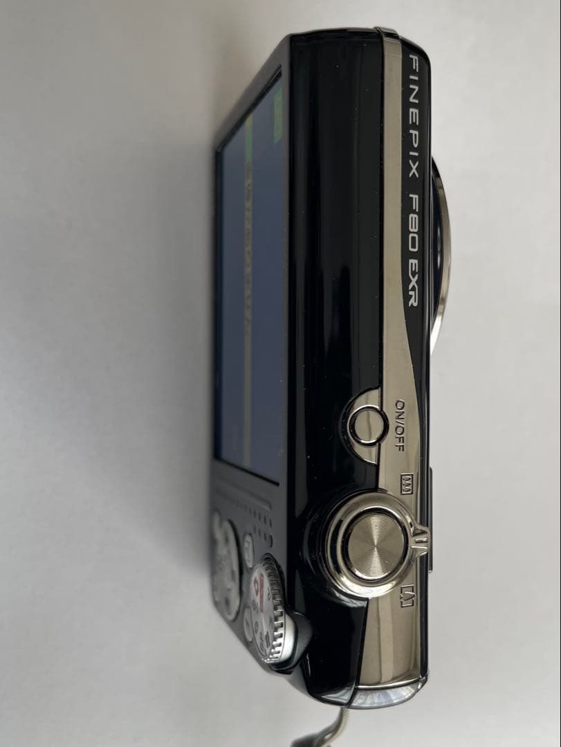 Fujifilm コンパクトデジタルカメラ 本体と充電器付き