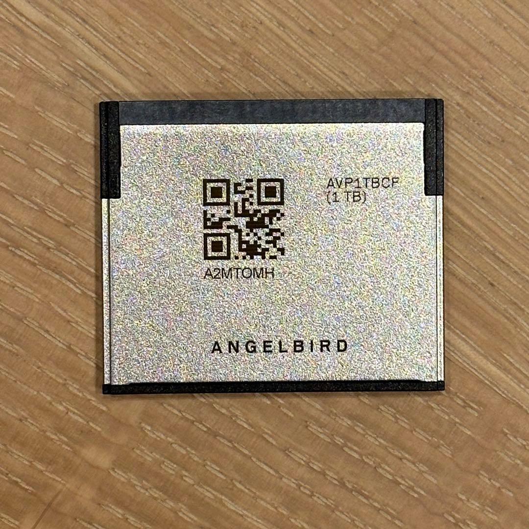 Angelbird AV PRO 1TB CFast + リーダー
