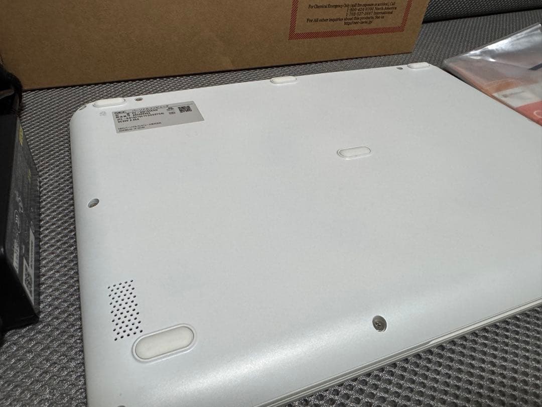 【軽量モバイルPC】LAVIE NM150/KAW 12.5型 SSD128GB