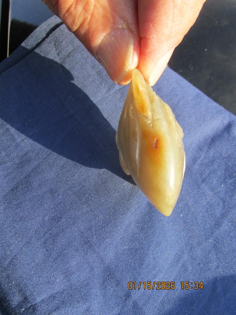 中国　玉　石細工　彫り物　根付　当時の札付き　翡翠【?】 工芸品