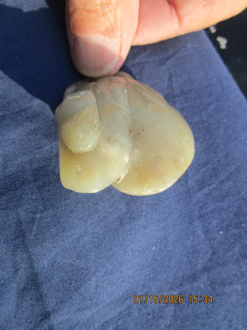 中国　玉　石細工　彫り物　根付　当時の札付き　翡翠【?】 工芸品