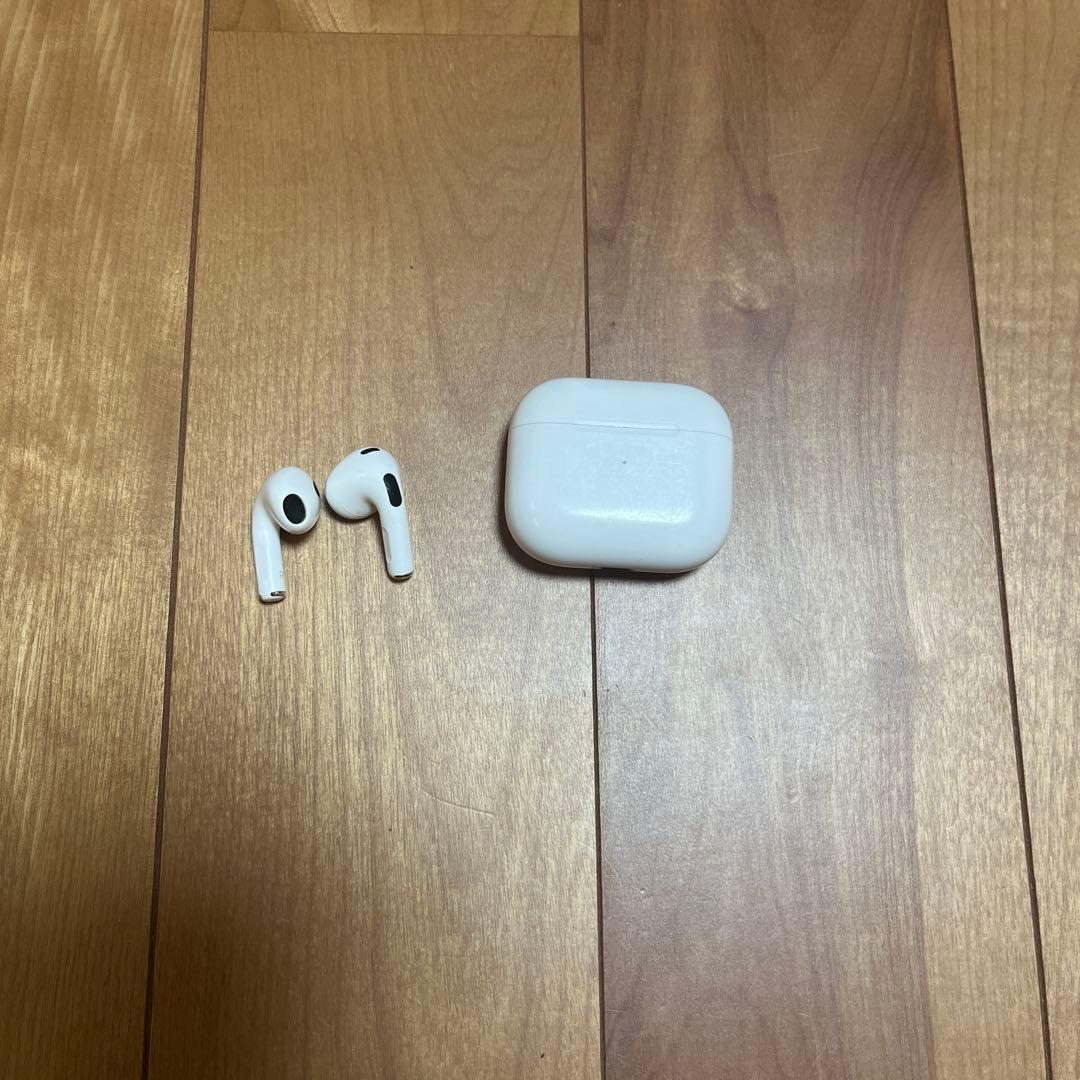 AirPods第三世代本体 ホワイト 充電ケース付き